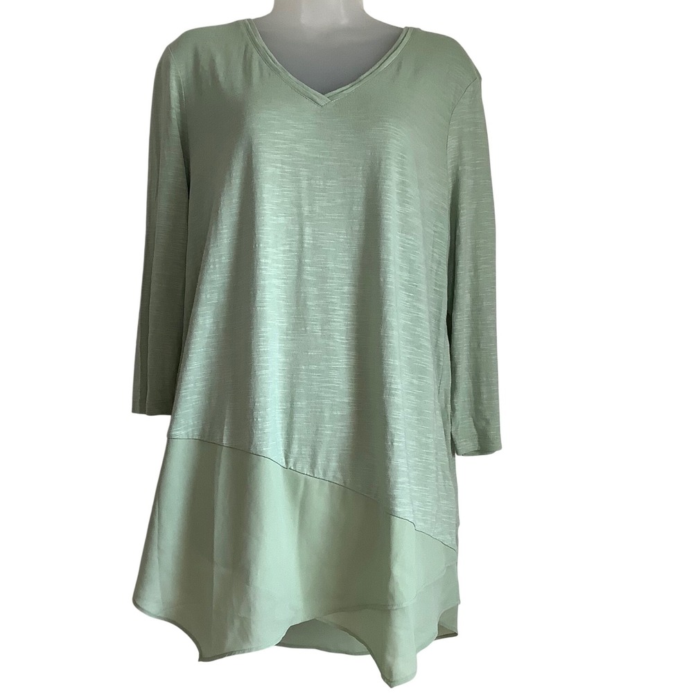 Chicos Sage Green Mixed Media Asymmetric Tiered Hem Tunic Top V-Neck Size‎ 2 L